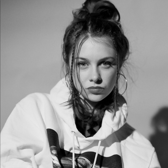 Meet your Posher, Jennifer - Picture 1 of 1